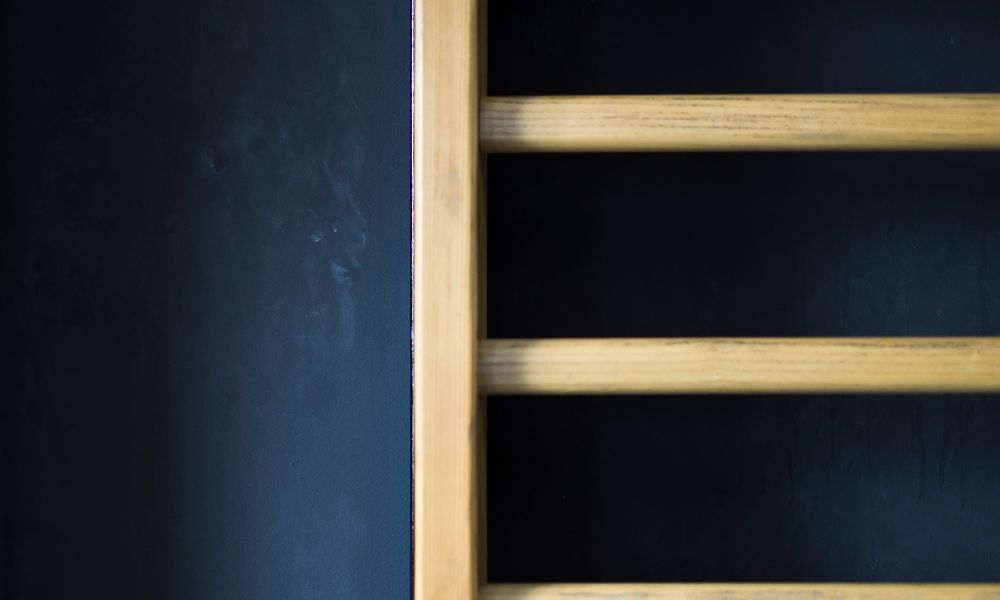 Stand Alone vs. Wall Mounted—Which Swedish Ladder Is Better?