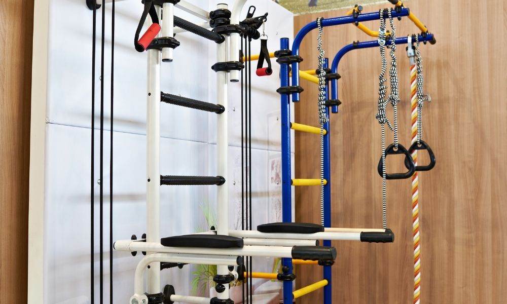 Tips for Using Stall Bars for Strength Training at Home